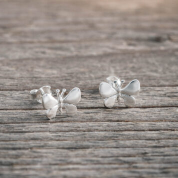 Ohrstecker mit Schmetterling, Silber